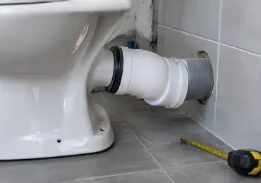 Manguetón del inodoro: tipos, medidas y distancia del desagüe a la pared