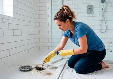 CÓMO DESATASCAR LA DUCHA